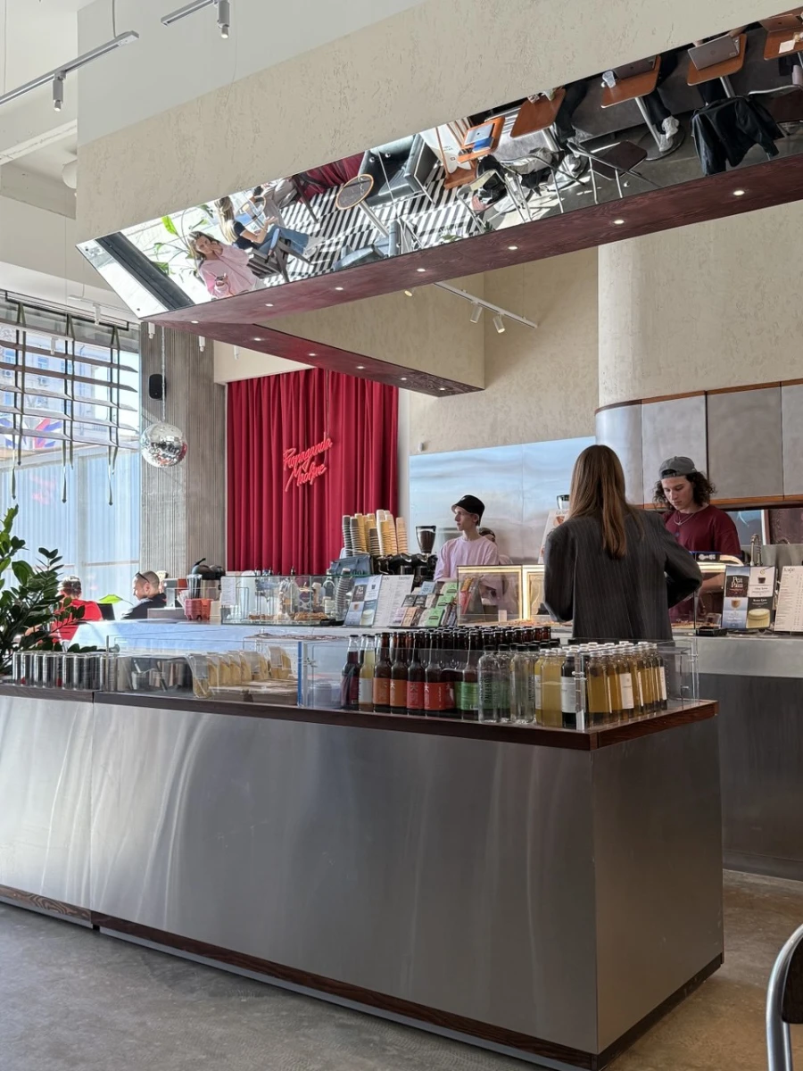 Кофейня Surf Coffee на Тверской