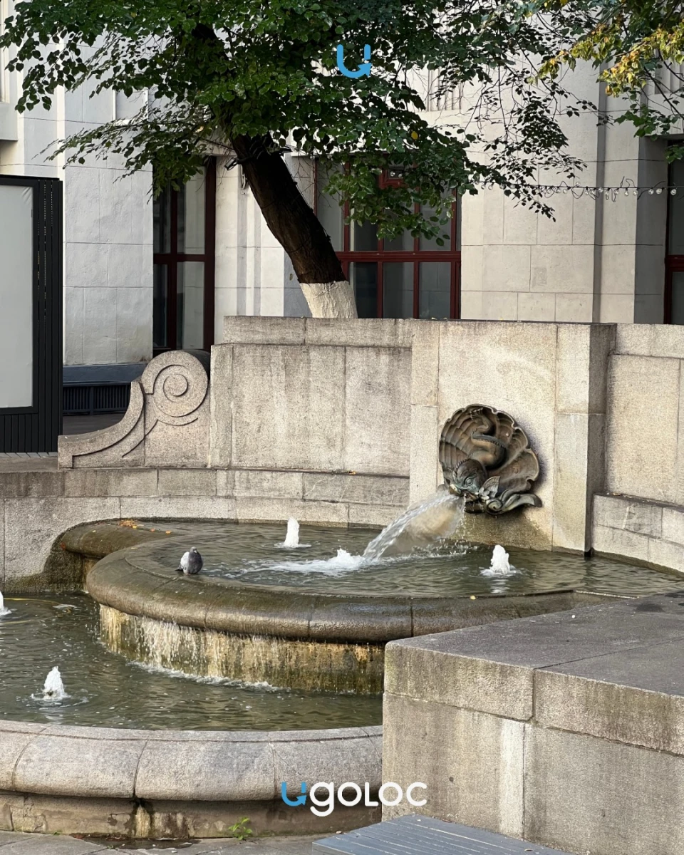 Фонтан у Библиотеки имени Ленина