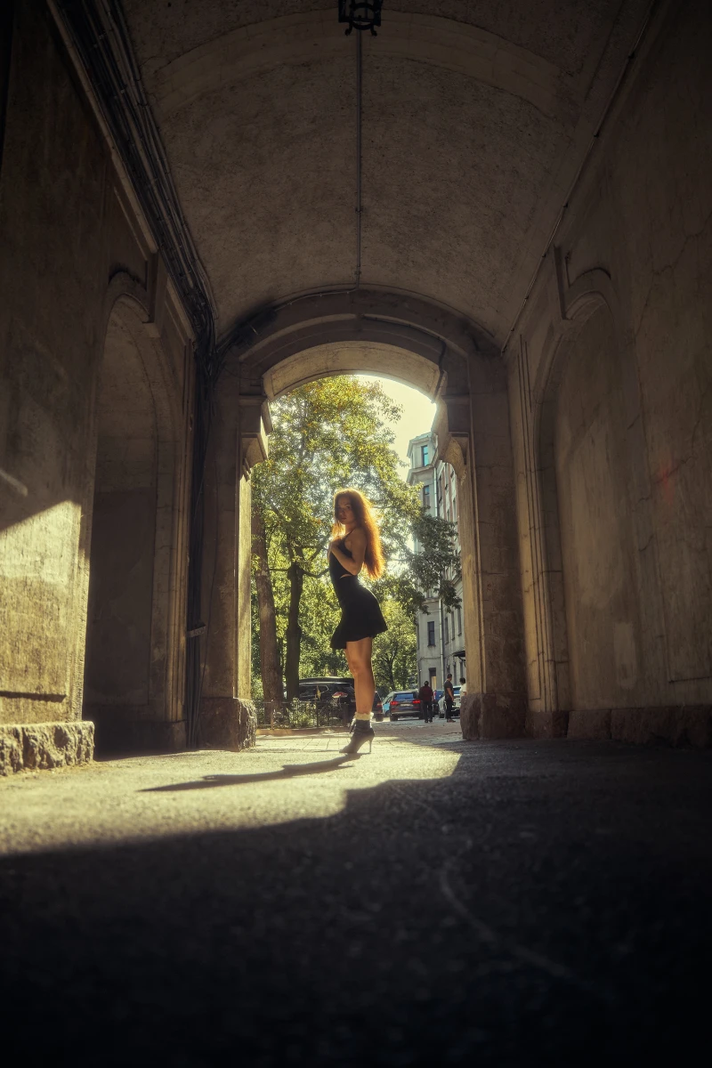 Арка у метро «петроградская»