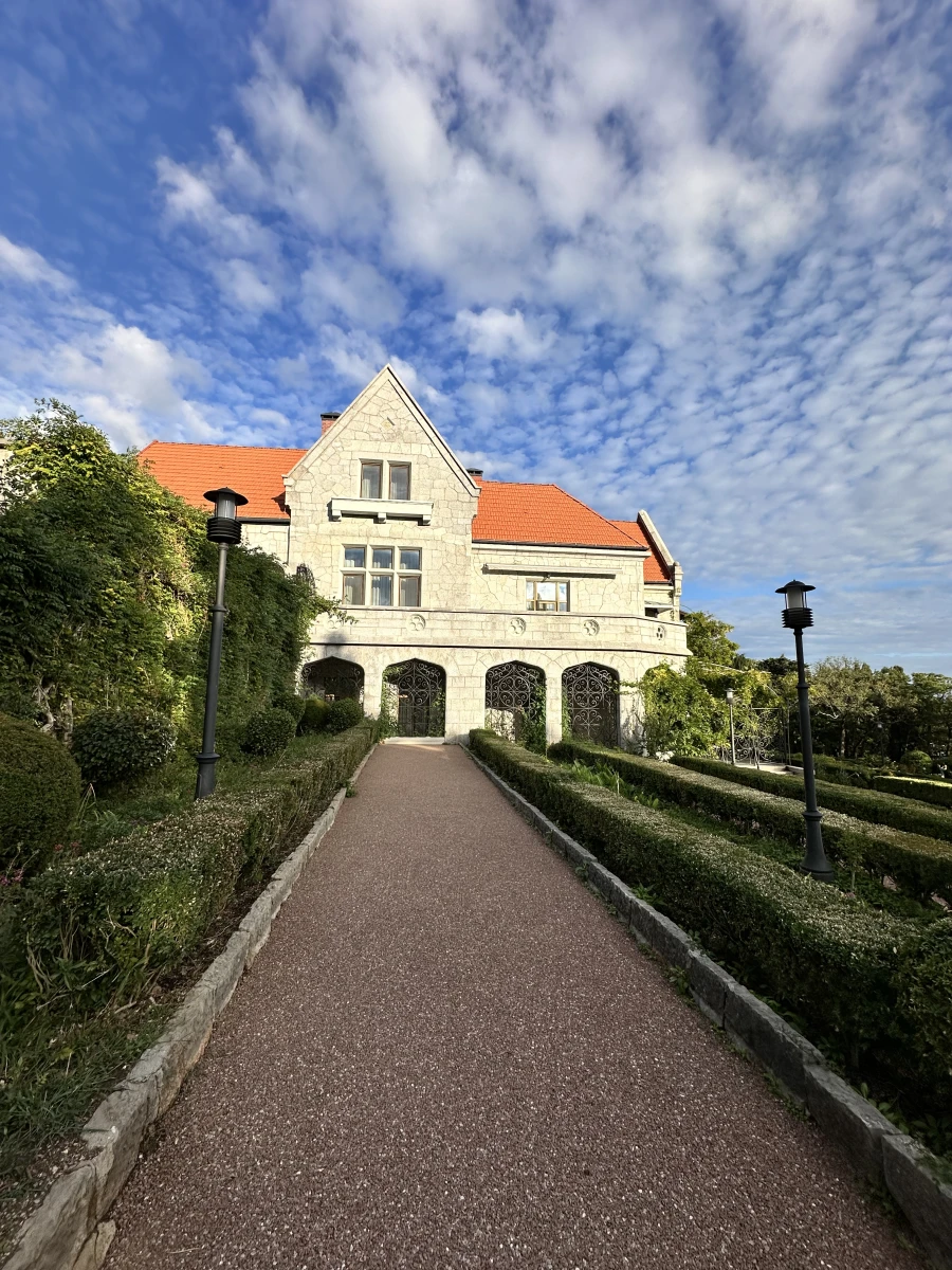 Дворец Харакс в Крыму