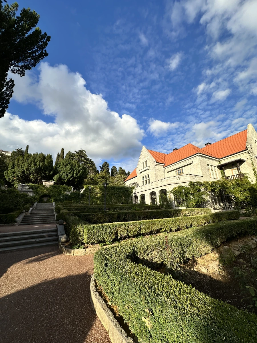 Дворец Харакс в Крыму