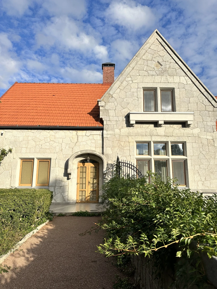 Дворец Харакс в Крыму