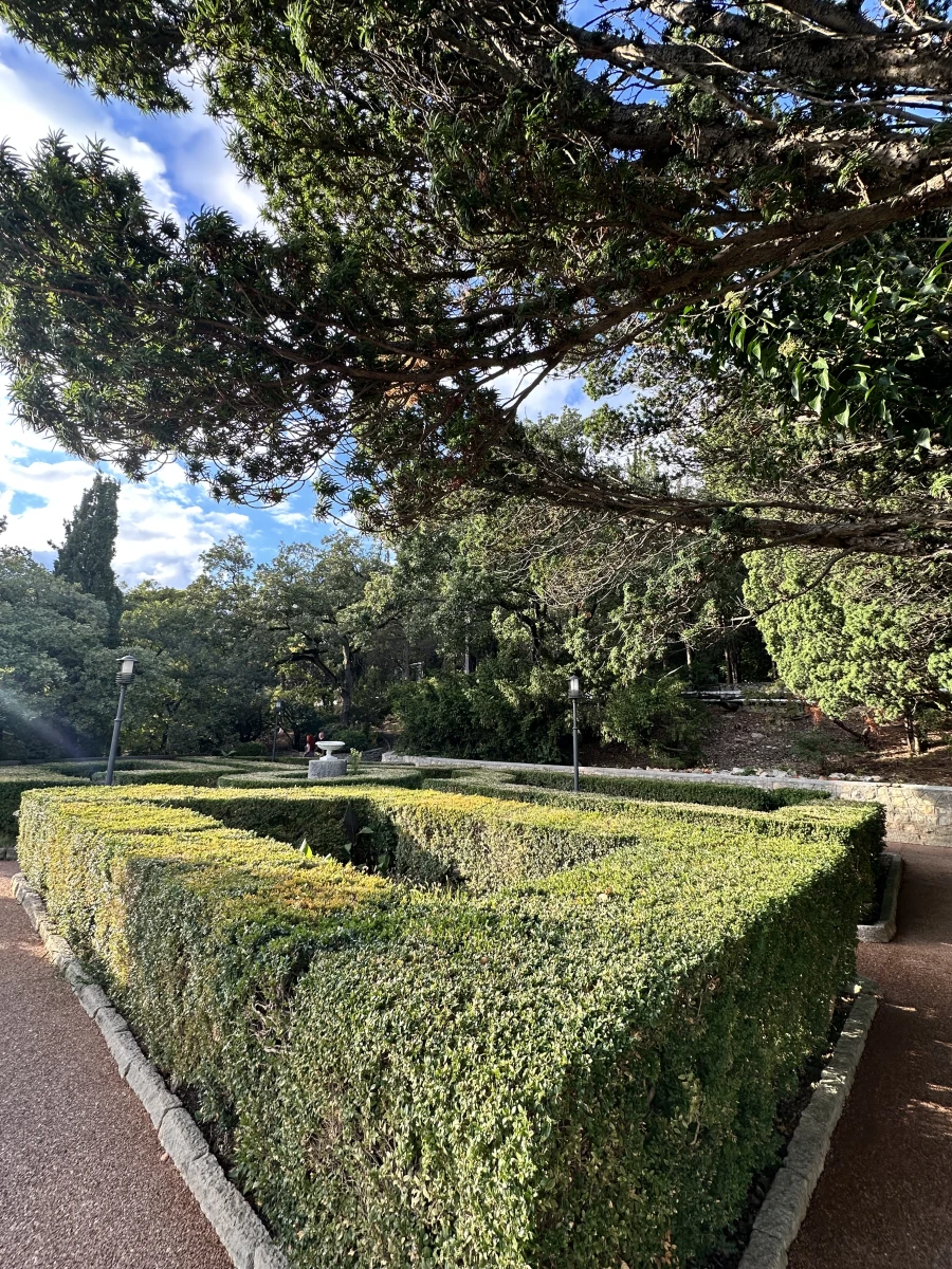 Дворец Харакс в Крыму