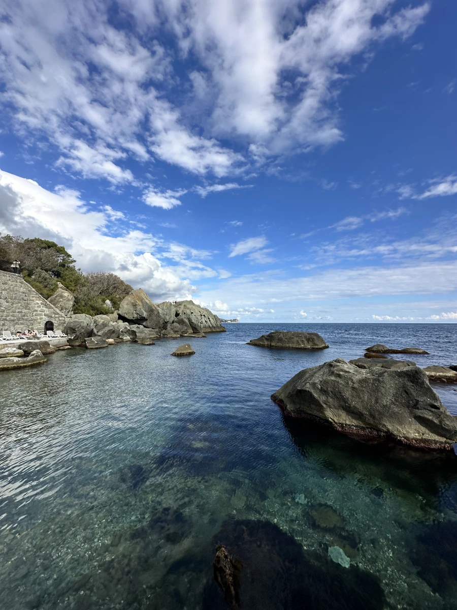 Скала Порт-Жорж в Алупке