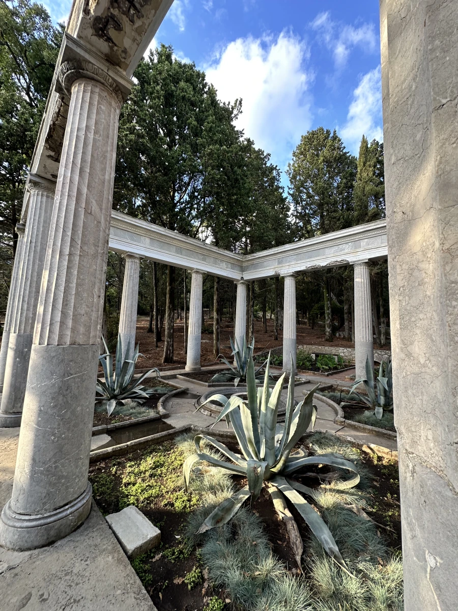 Копия античной беседки