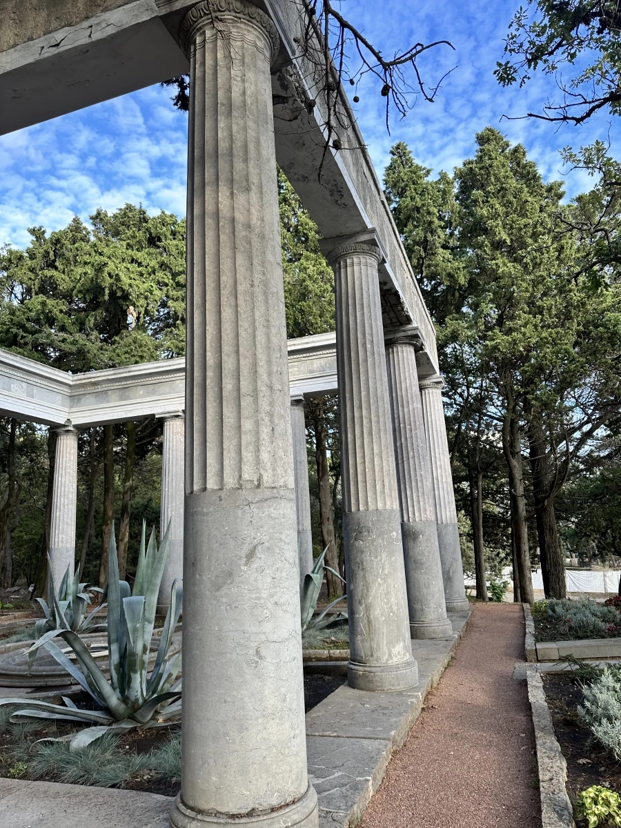 Копия античной беседки