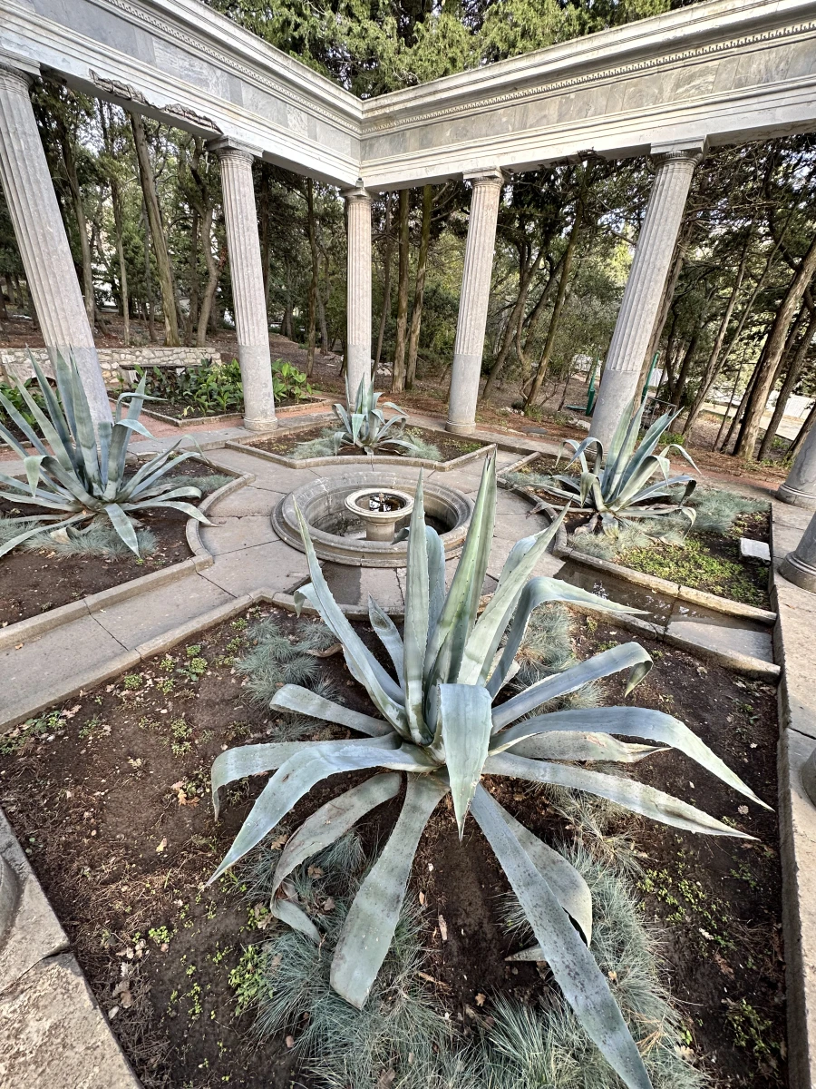 Копия античной беседки