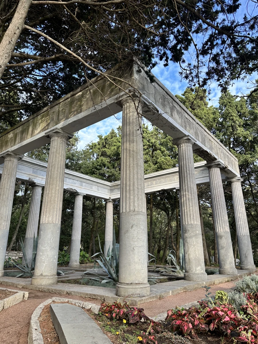 Копия античной беседки