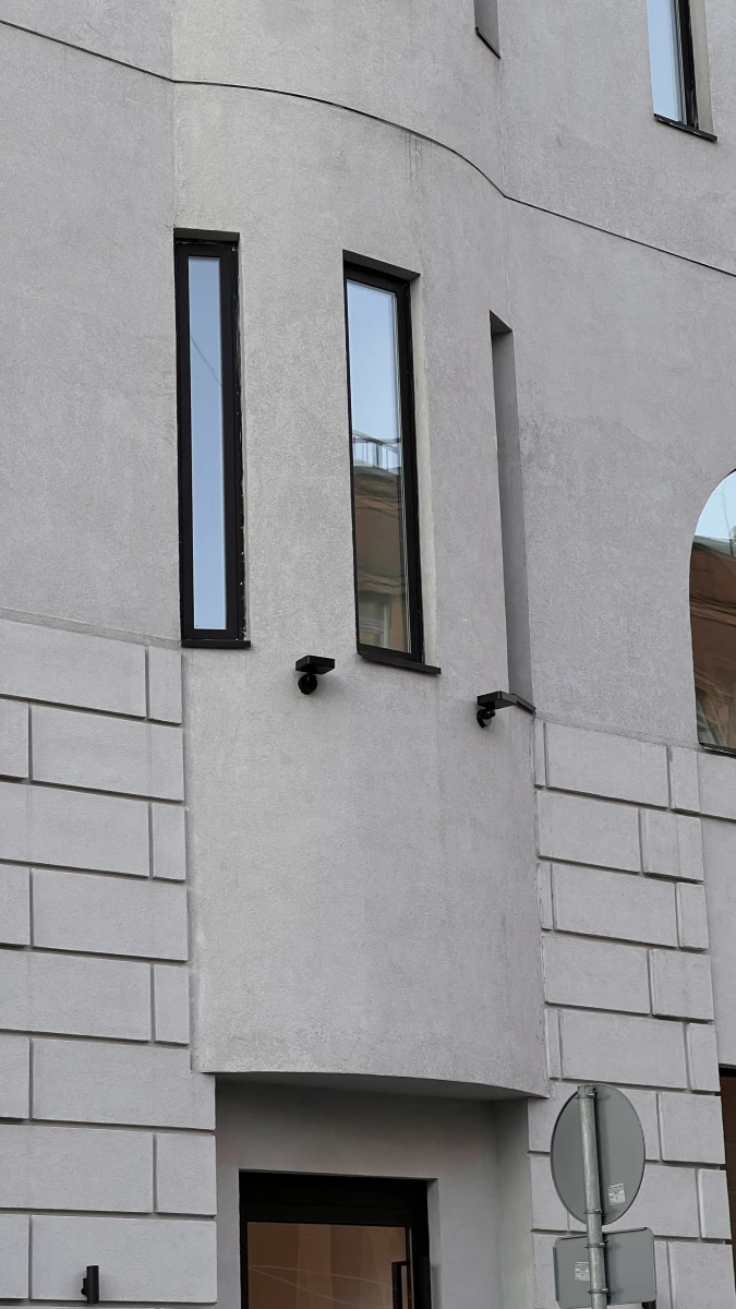 Фасад здания в минималистичном стиле