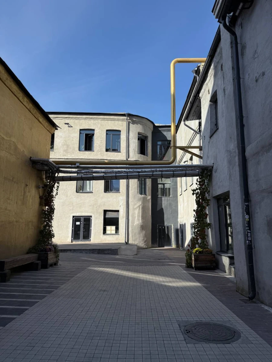 Дворик на Римской