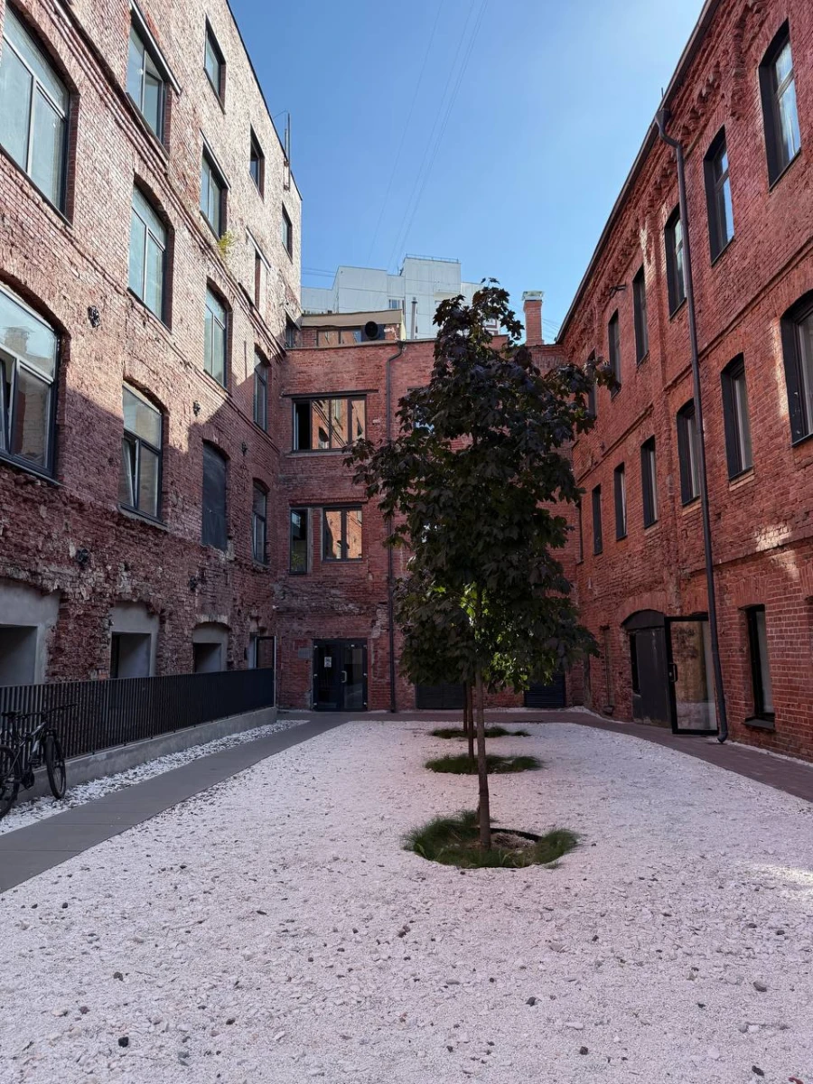 Дворик на Римской