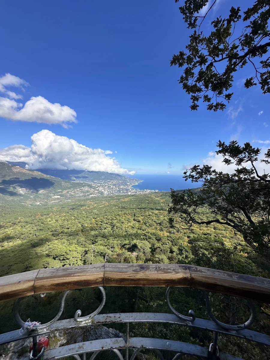 Серебряная беседка на горе Ай-петри