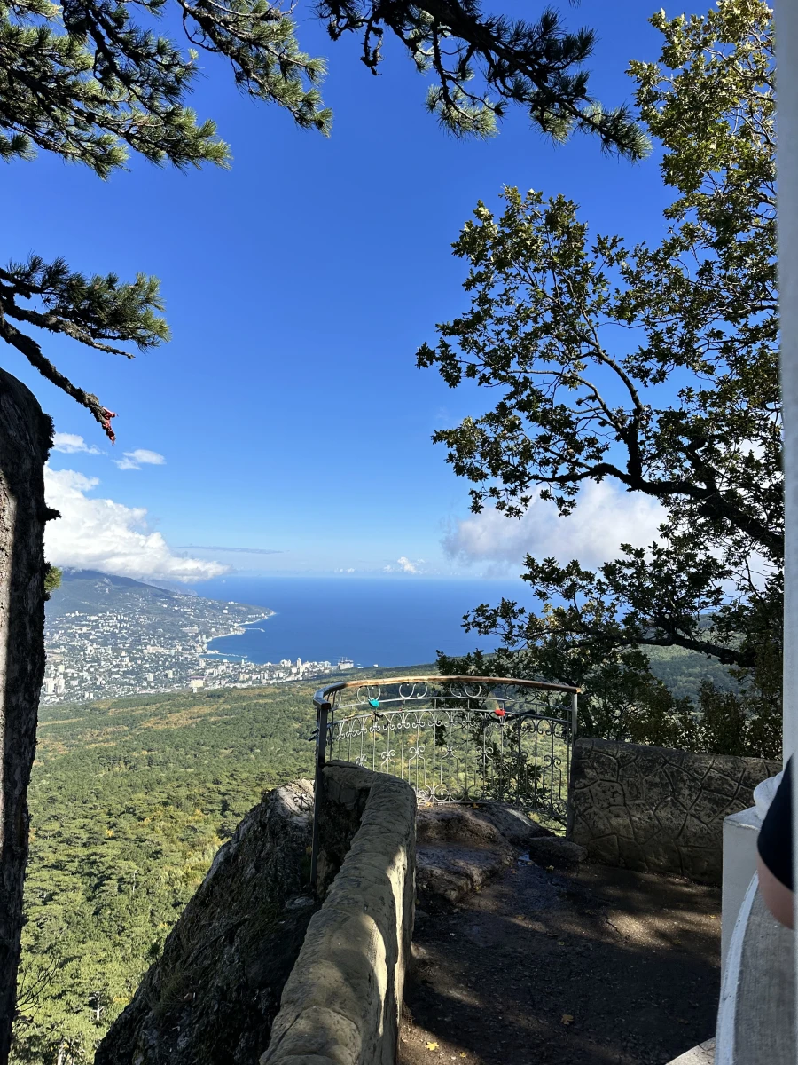 Серебряная беседка на горе Ай-петри