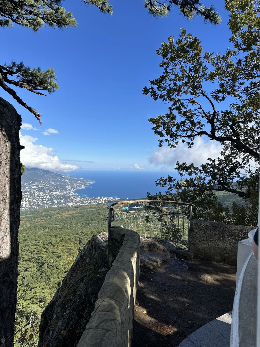 Серебряная беседка на горе Ай-петри