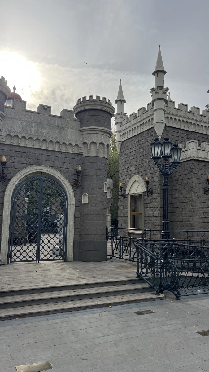 Замок, территория городской ярмарки