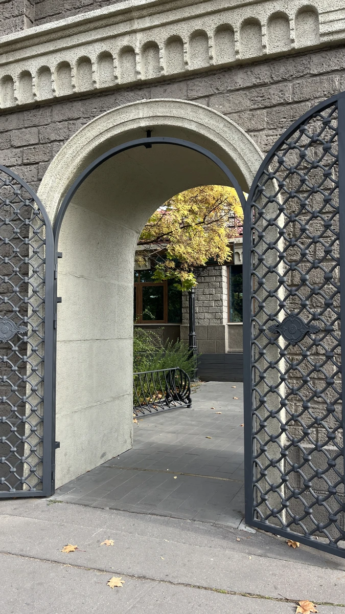 Замок, территория городской ярмарки