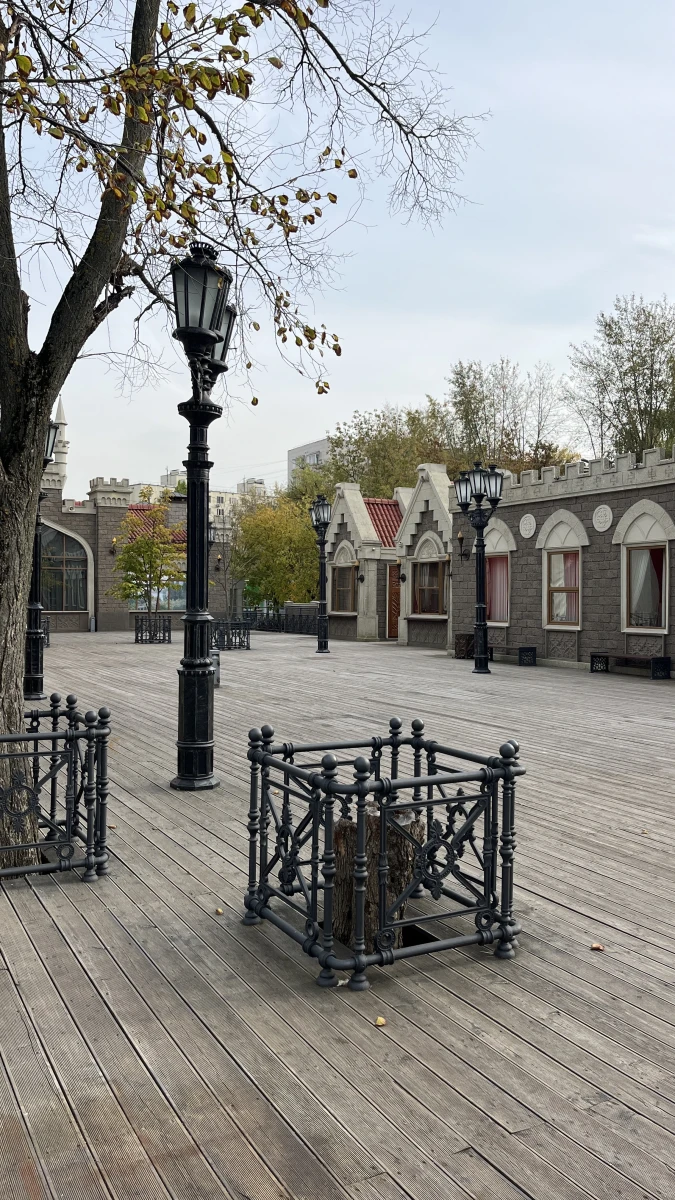 Замок, территория городской ярмарки