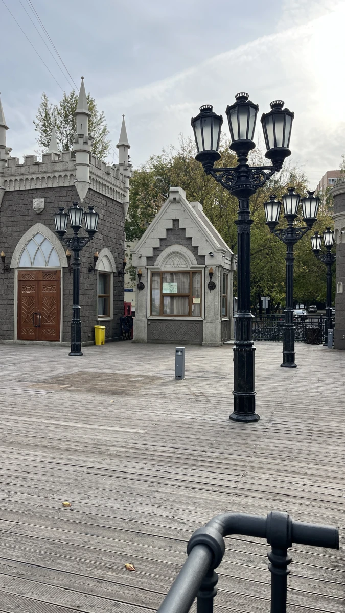 Замок, территория городской ярмарки