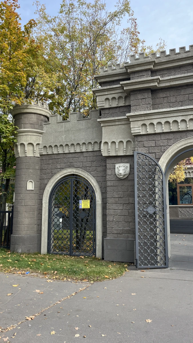 Замок, территория городской ярмарки