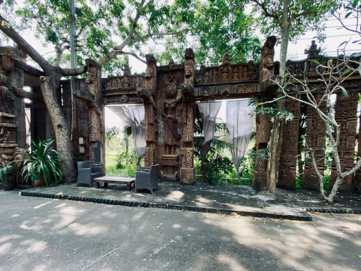 Крутая заброшенная гостиница