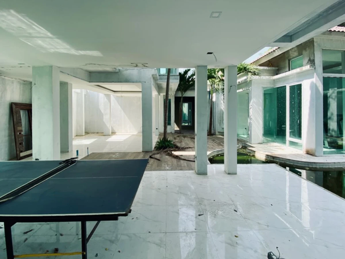 Заброшенные помещения гостиницы