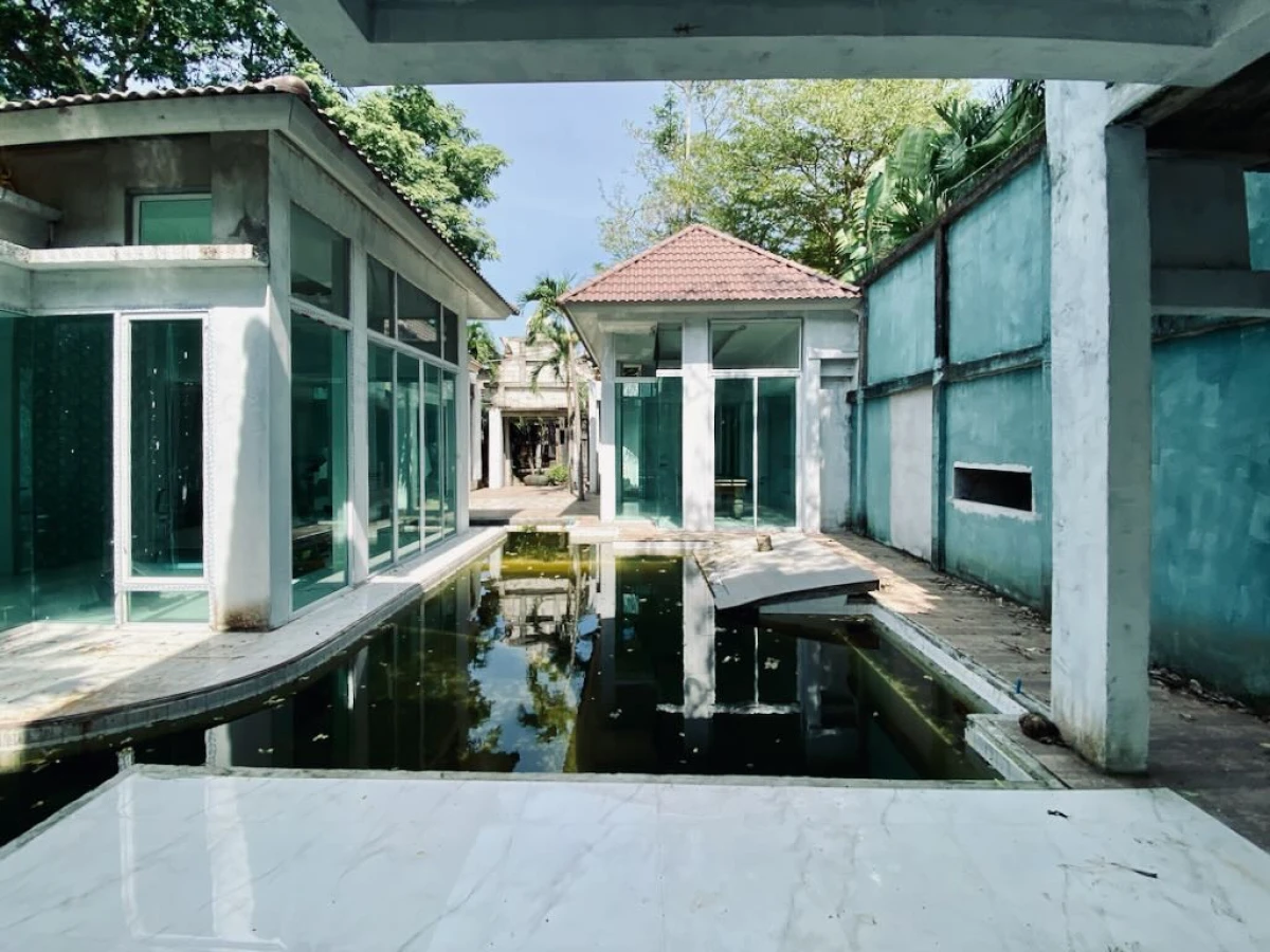 Заброшенные помещения гостиницы