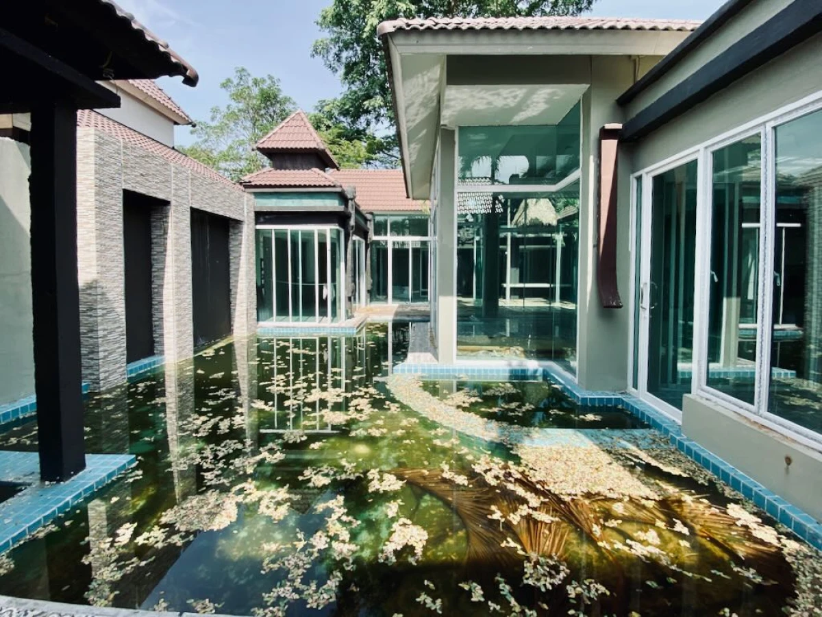 Заброшенные помещения гостиницы