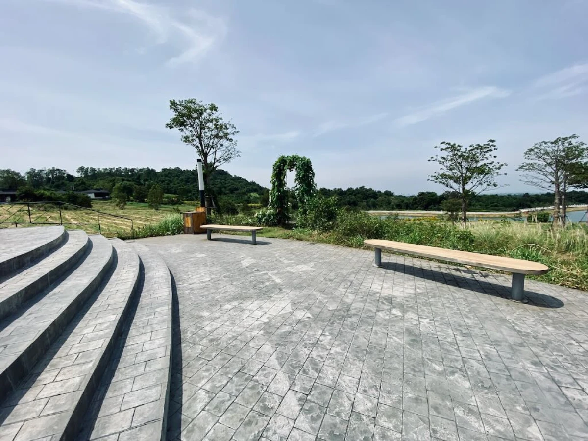 Зелёные качели