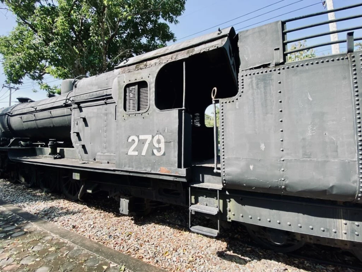 Старый локомотив