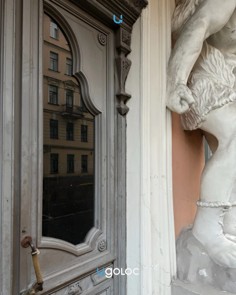 Атланты на Саперном