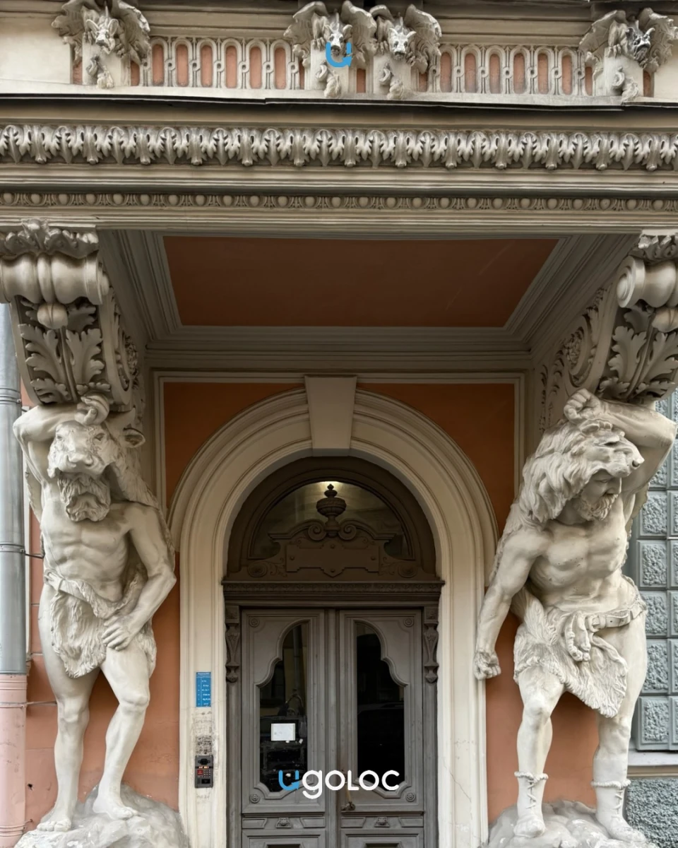 Атланты на Саперном