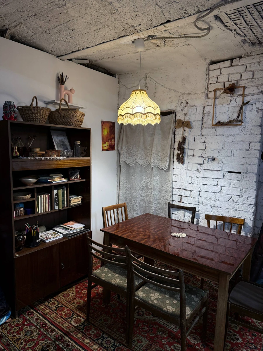 Анти-кафе и секонд Белый свитер