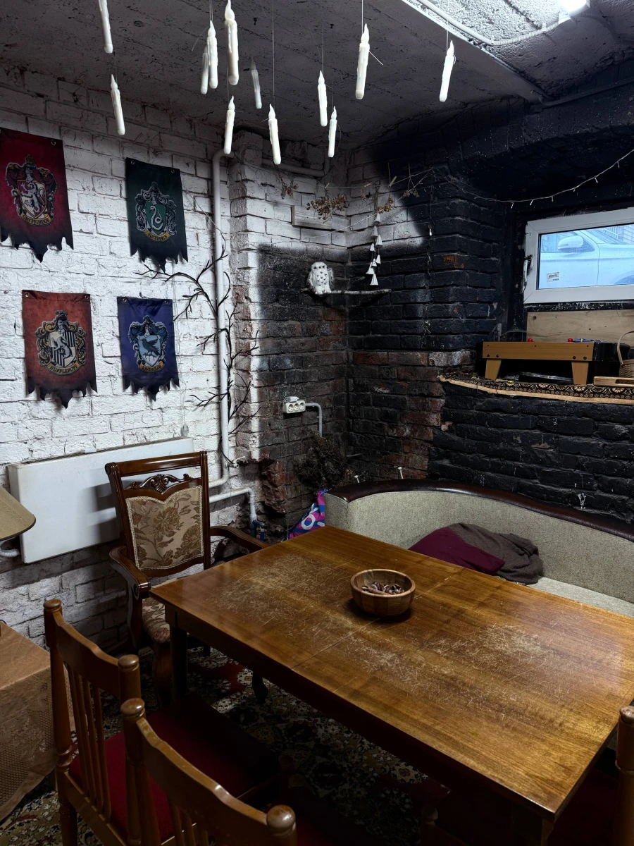 Анти-кафе и секонд Белый свитер