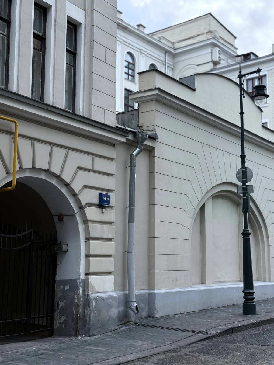 Серый фасад