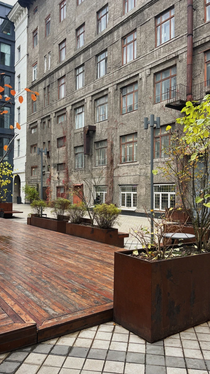 БЦ Суперметалл (внутренний двор)