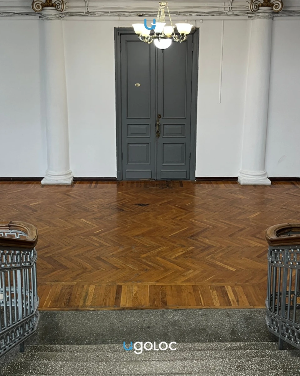 Лестница в доме на Настасьинском