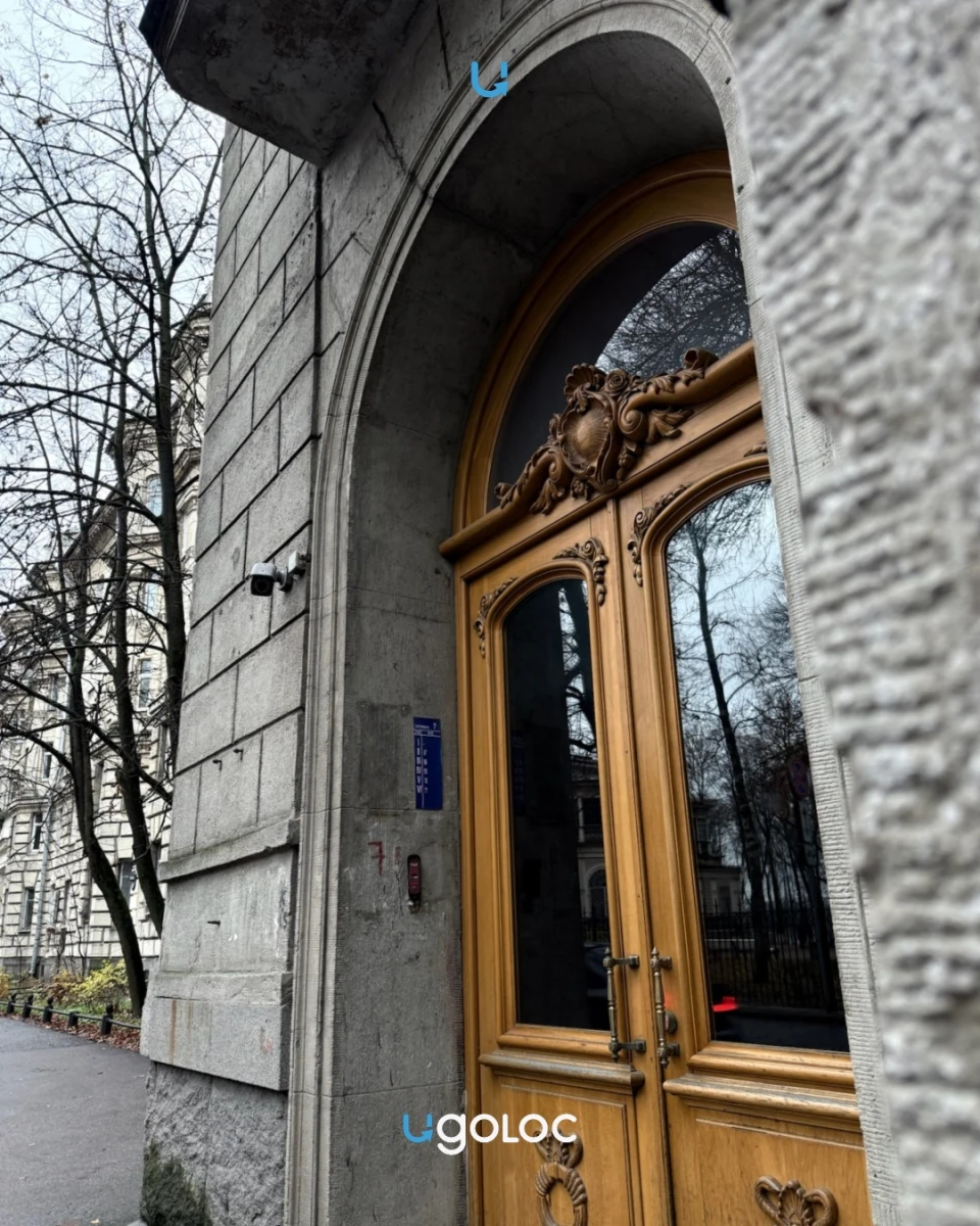 Дверь на улице Академика Павлова