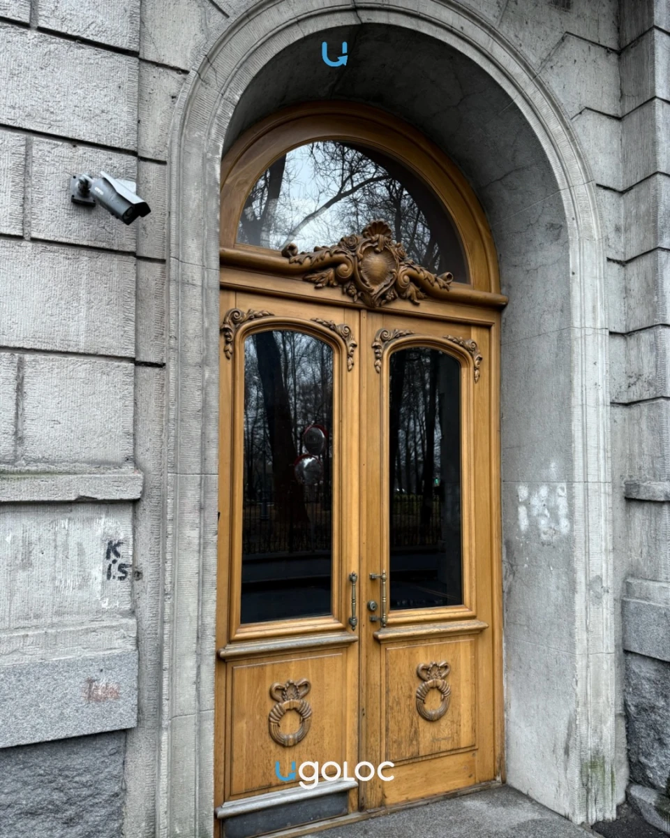 Дверь на улице Академика Павлова