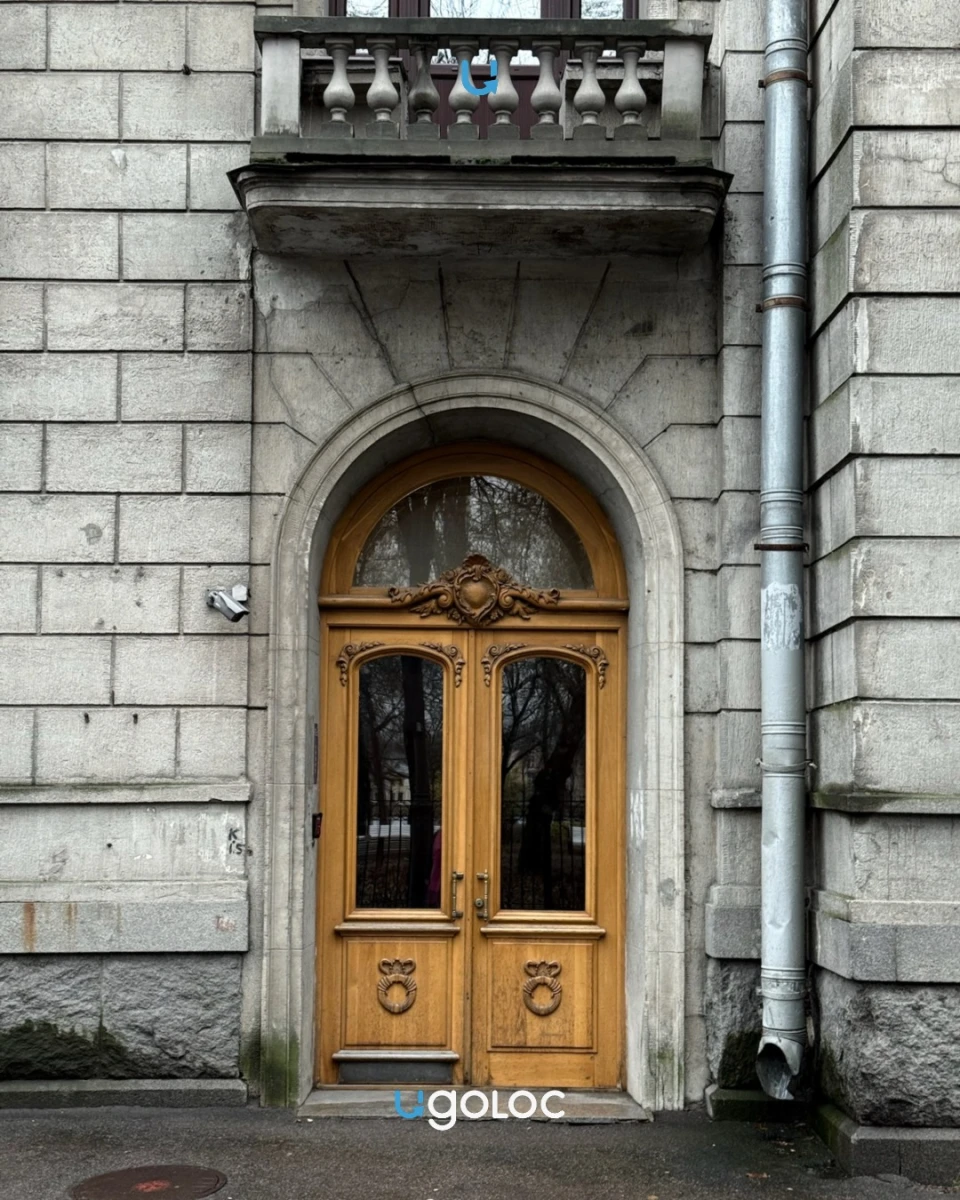 Дверь на улице Академика Павлова