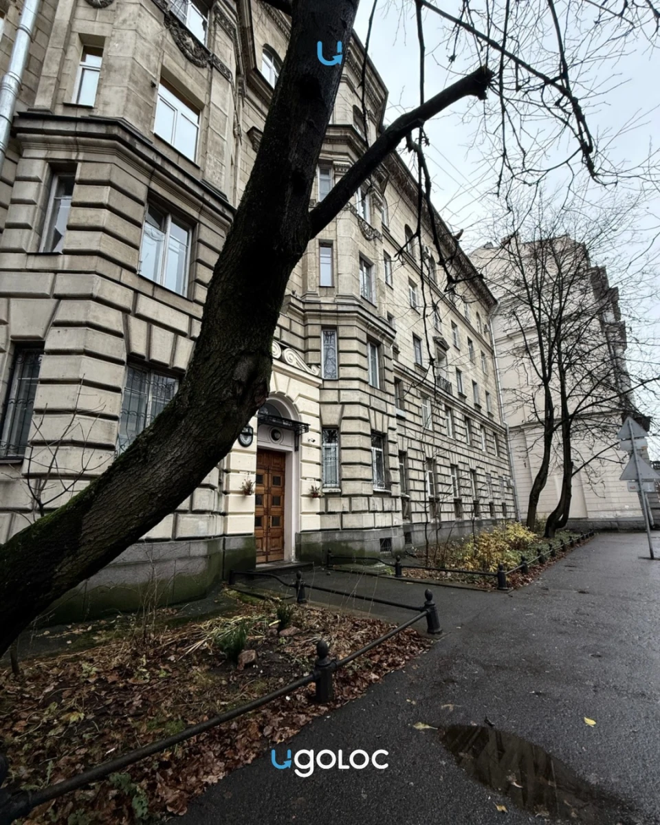 Красивая дверь на улице Академика Павлова