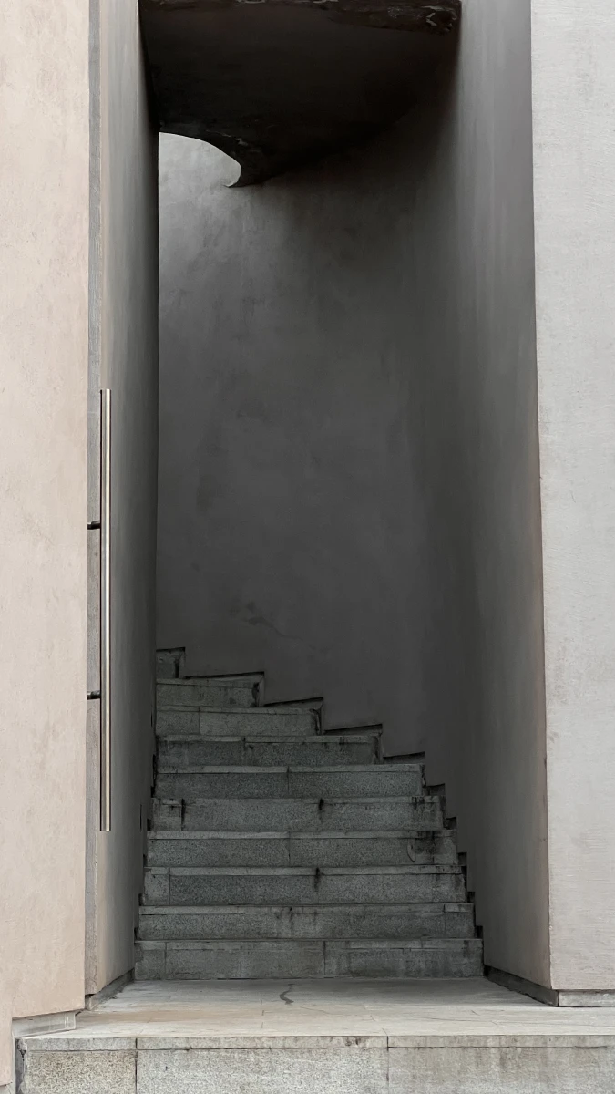 Бетонный фасад в минималистичном стиле