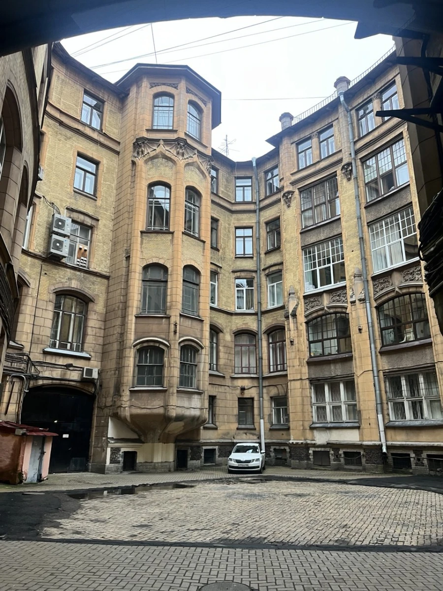 Двор колодец из Волшебного участка